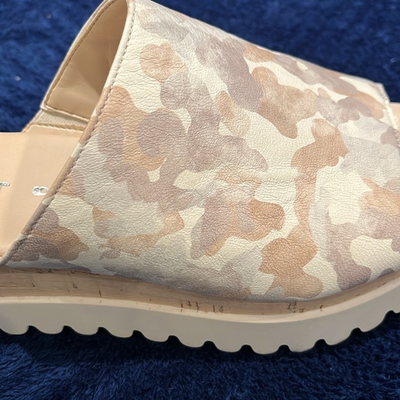 Gabor Mules with Soft Color Camo Print - Picture 3 of 7
